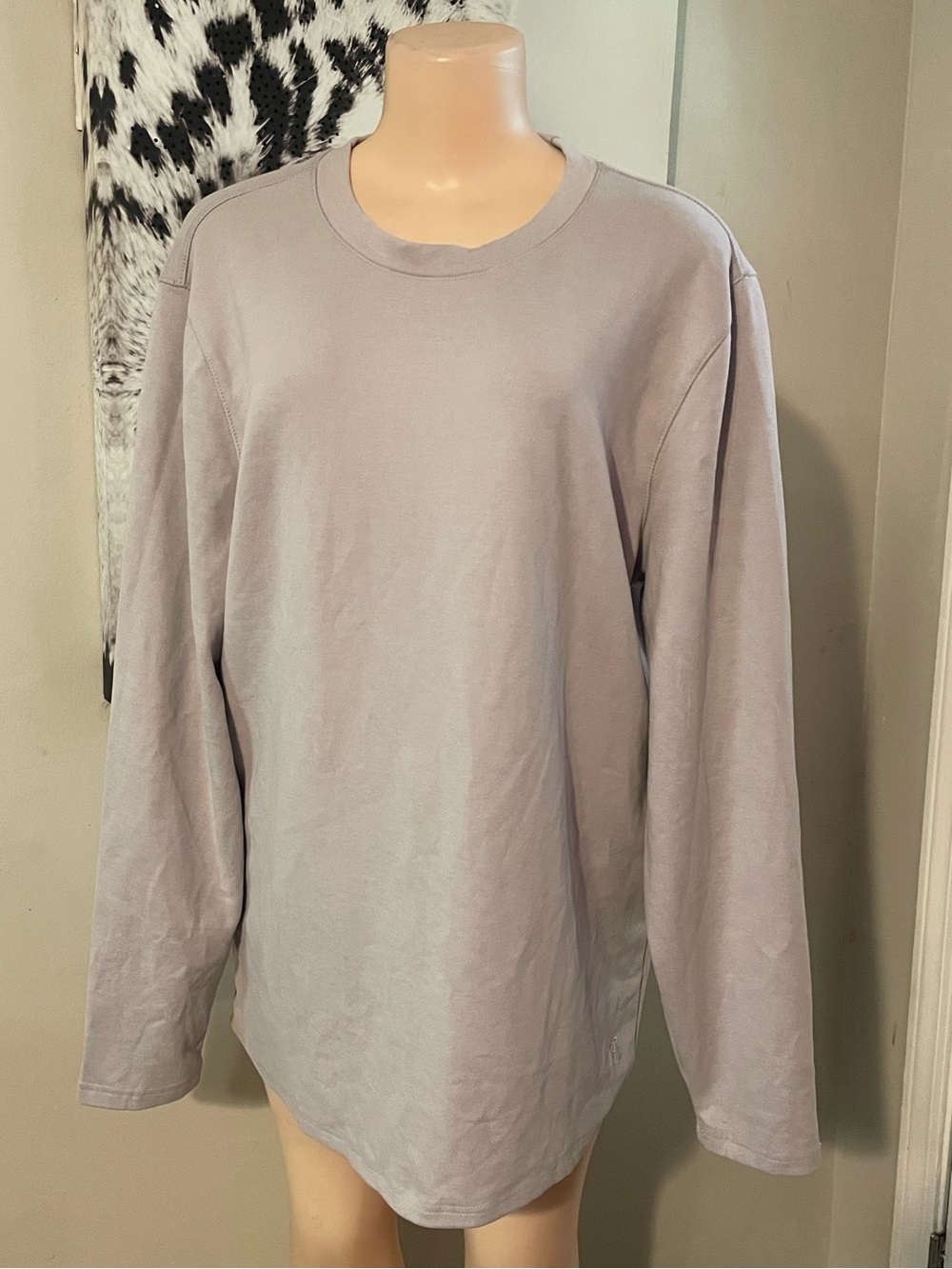 Avalanche outdoor supply Crewneck Long Sleeve Shirt performance top Large soft